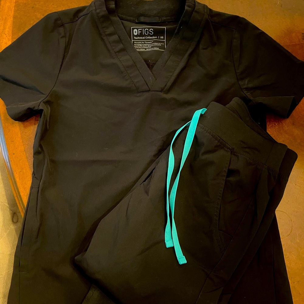 FIGS Set NWOT!! Black, FreeX material. XS top and bottoms (Zamora) are XXS Tall.